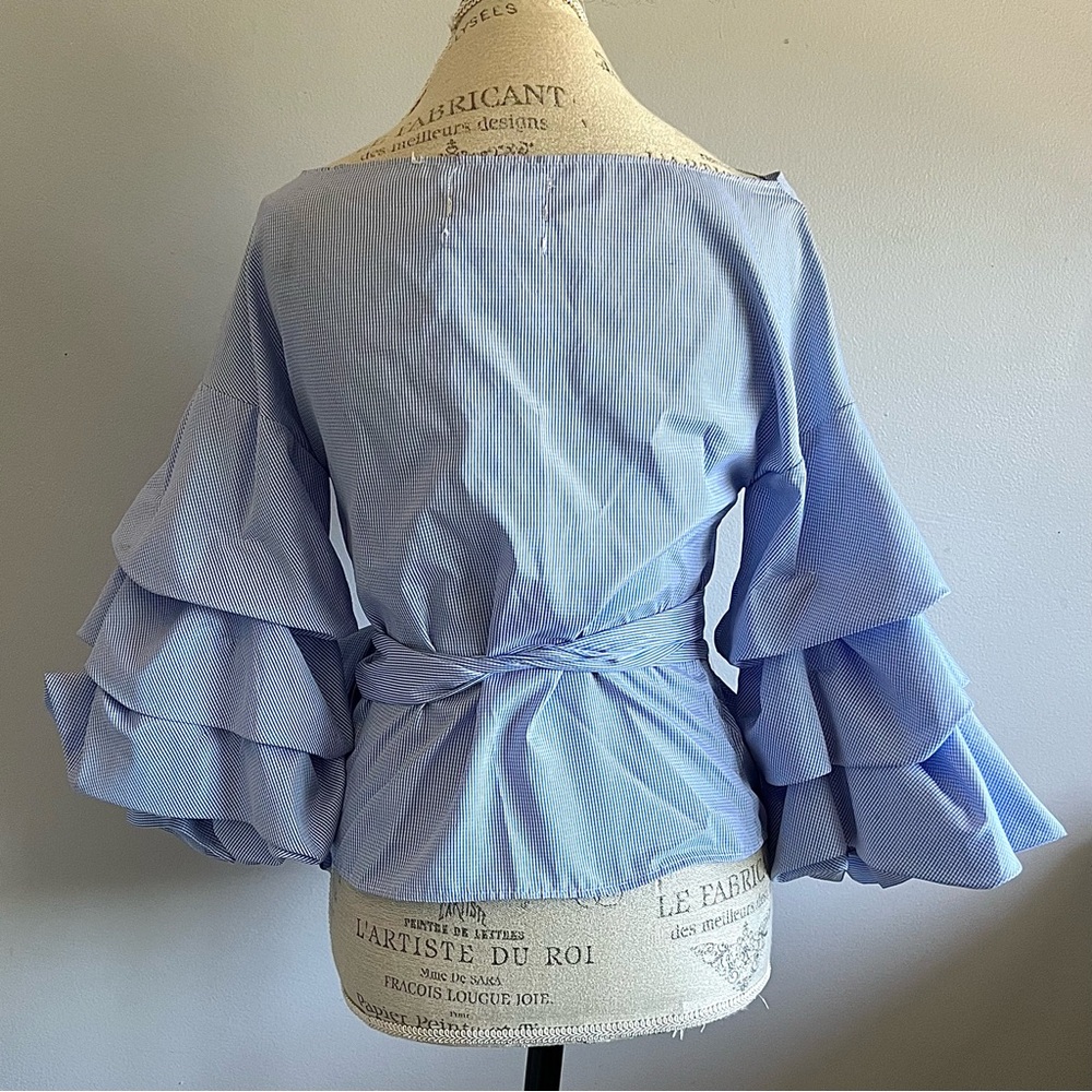 Gorgeous Wrap Top with Puff Sleeves - Picture 4 of 8